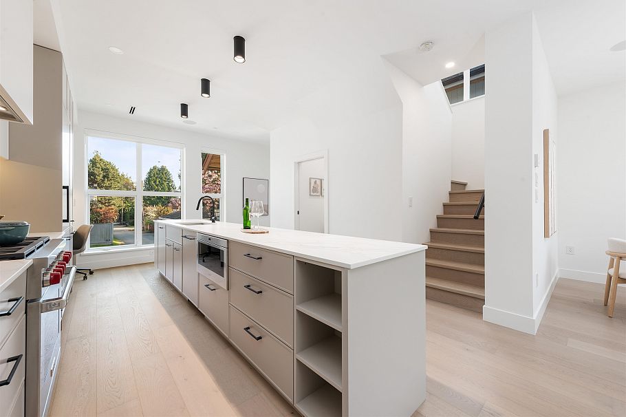 1493 W 52nd Avenue Vancouver, BC - 6