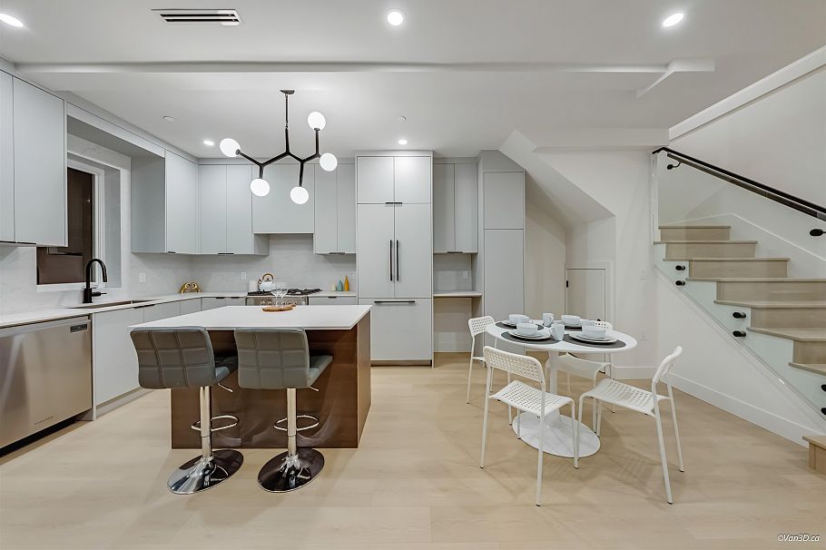 3 6730 Heather Street Vancouver, BC - 6