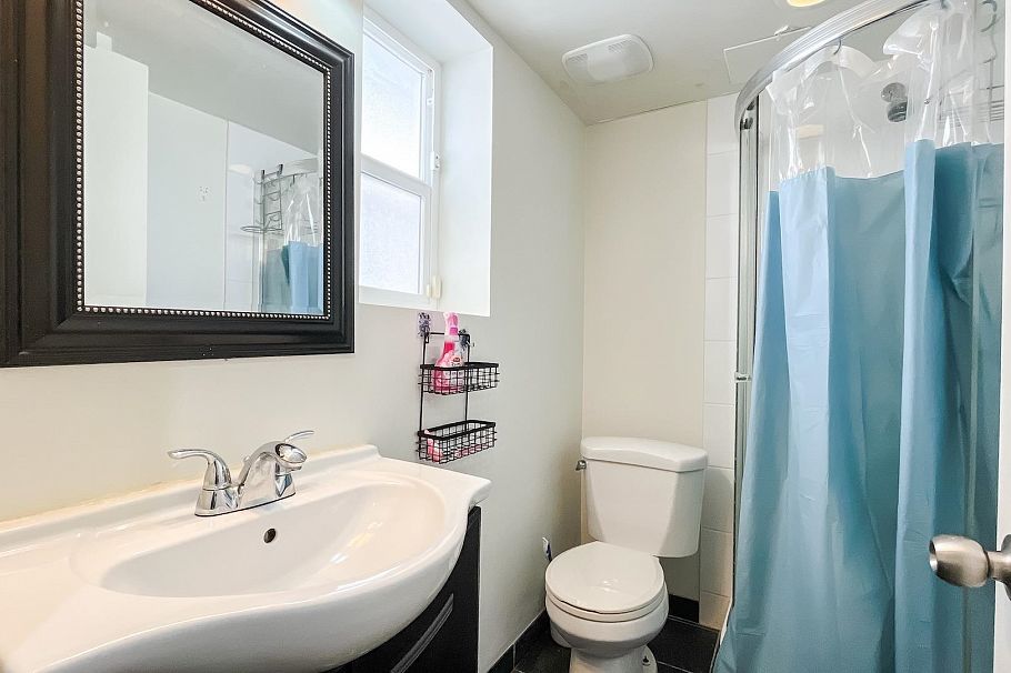 1420 Park Drive Vancouver, BC - 32