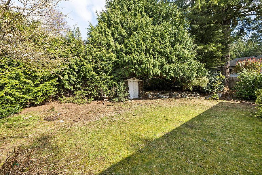 702 Winona Avenue North Vancouver, BC - 37
