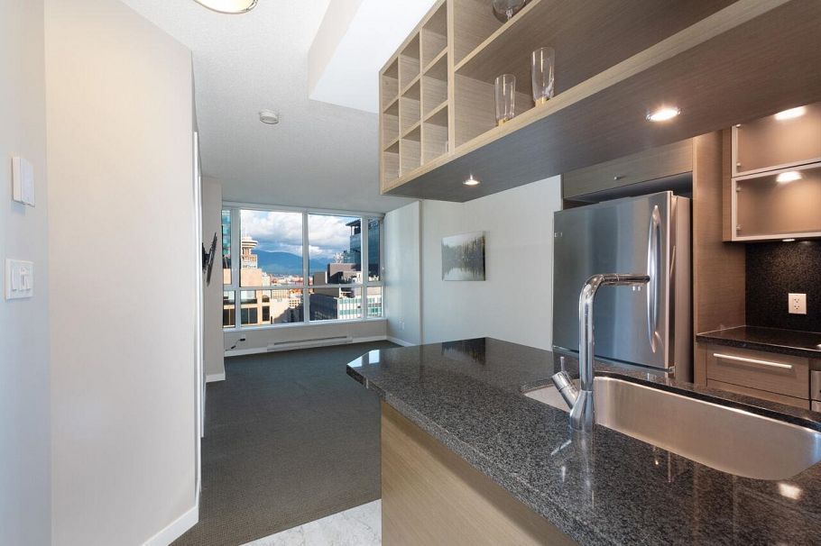 2102 833 Seymour Street Vancouver, BC - 5