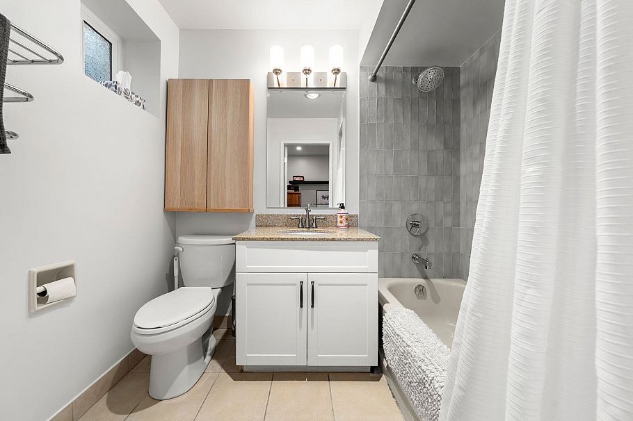 3300 Mahon Avenue North Vancouver, BC - 33