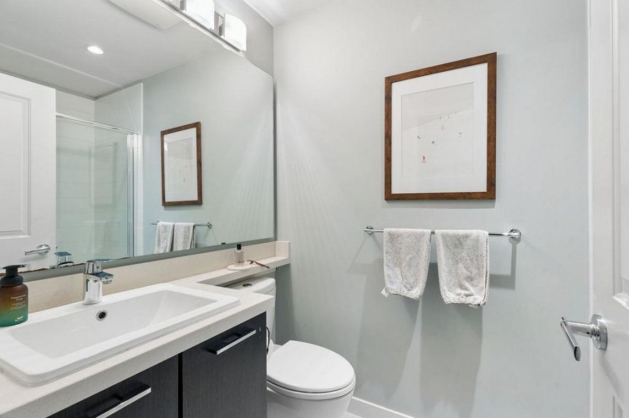 207 217 W 8th Street North Vancouver, BC - 24