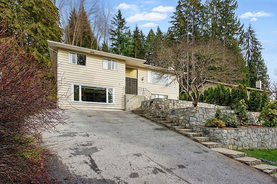 4938 Redonda Drive North Vancouver, BC - 38