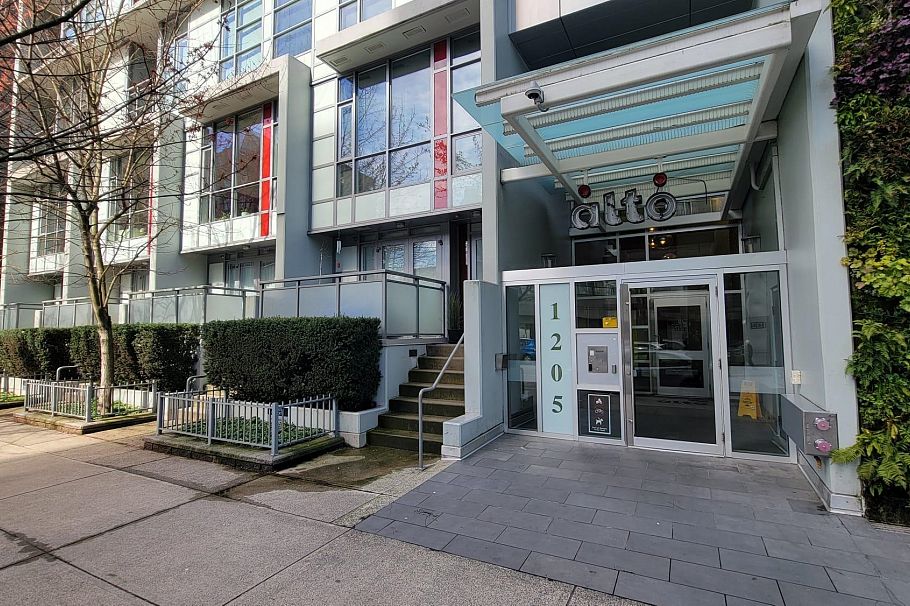 1202 1205 Howe Street Vancouver, BC - 18
