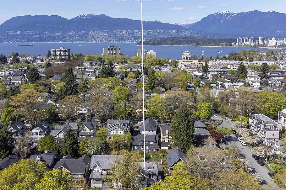 2325 W 8th Avenue Vancouver, BC - 39