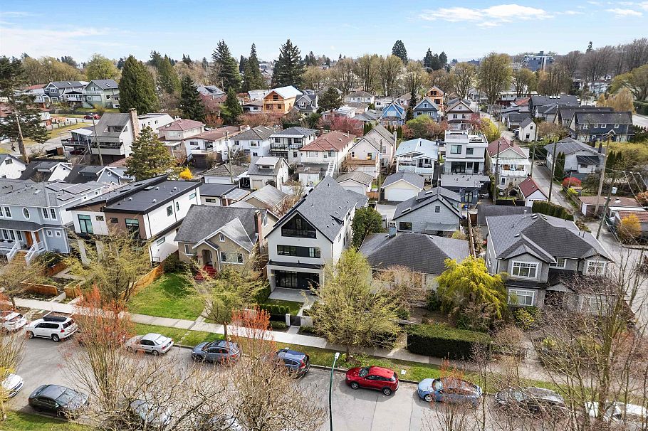 2 240 E 37th Avenue Vancouver, BC - 35