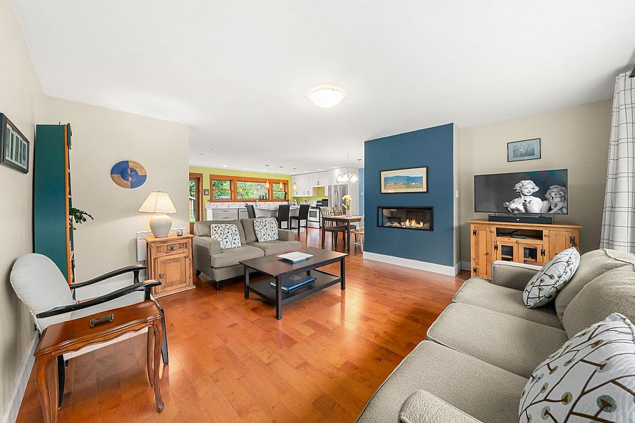 1085 Edgewood Road North Vancouver, BC - 8