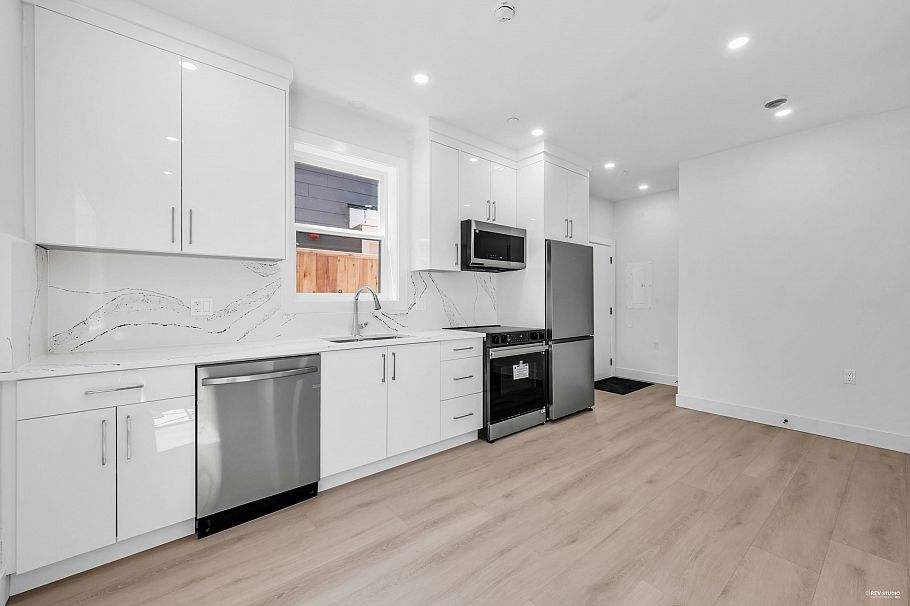 1846 E 37th Avenue Vancouver, BC - 34