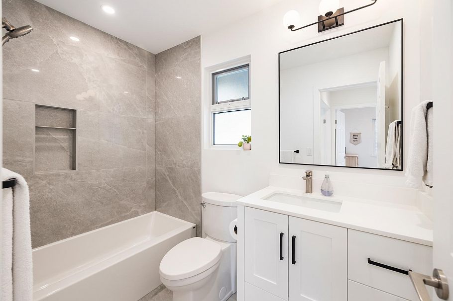 3985 Frames Place North Vancouver, BC - 12