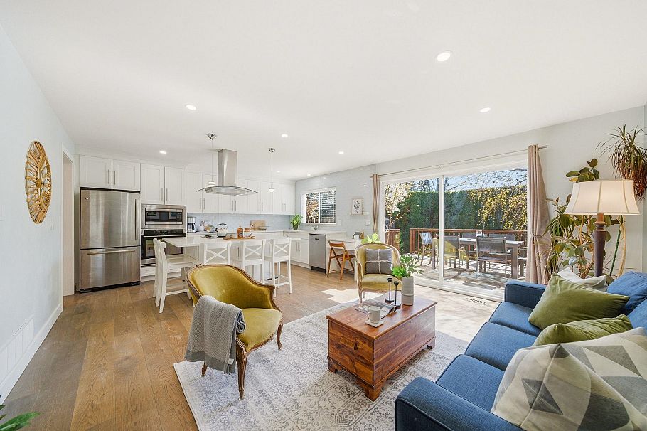 931 Old Lillooet Road North Vancouver, BC - 2