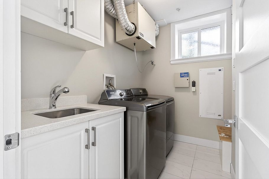 2989 W 32nd Avenue Vancouver, BC - 29