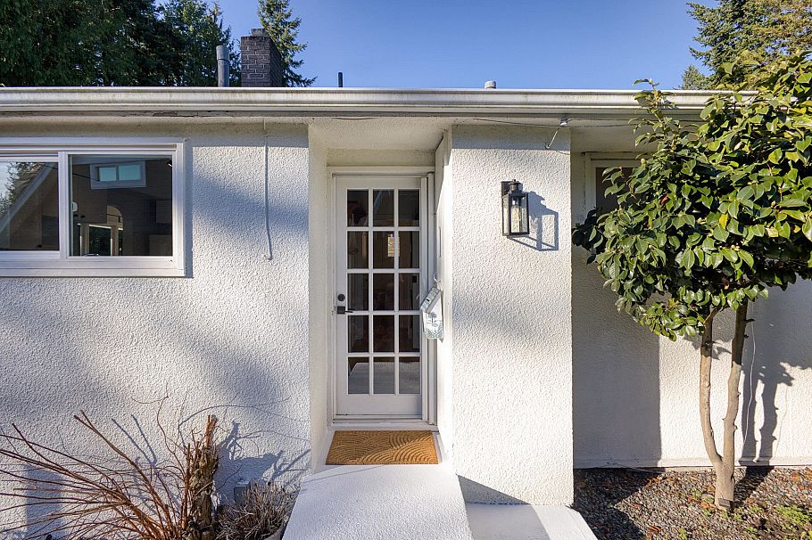 1275 Brantwood Road North Vancouver, BC - 3