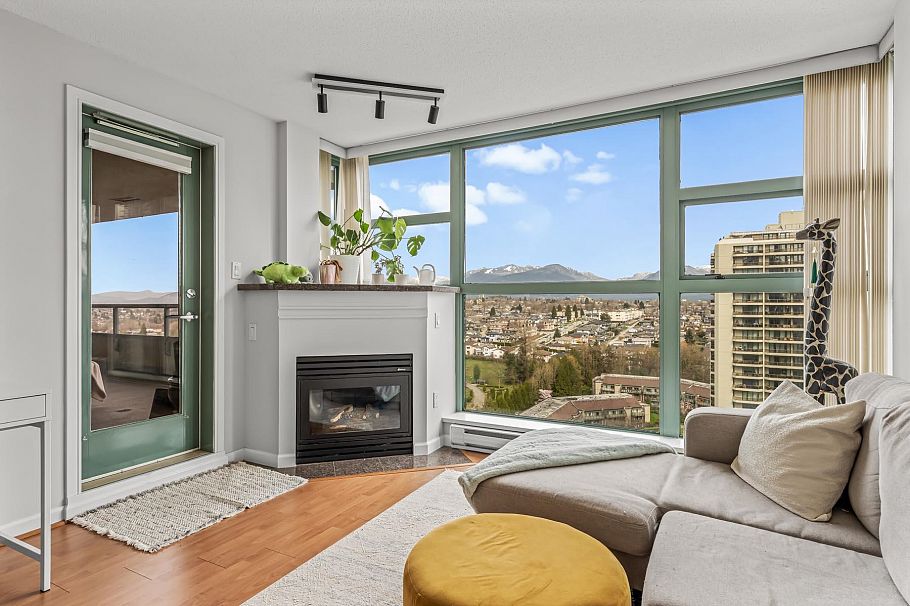 2105 4398 Buchanan Street Burnaby, BC - 2