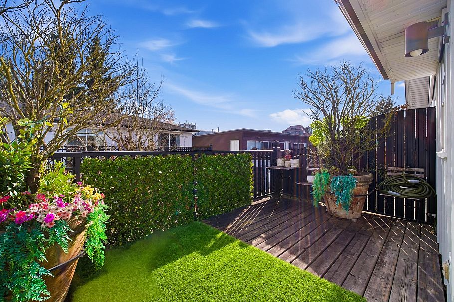 2160 W 8th Avenue Vancouver, BC - 3