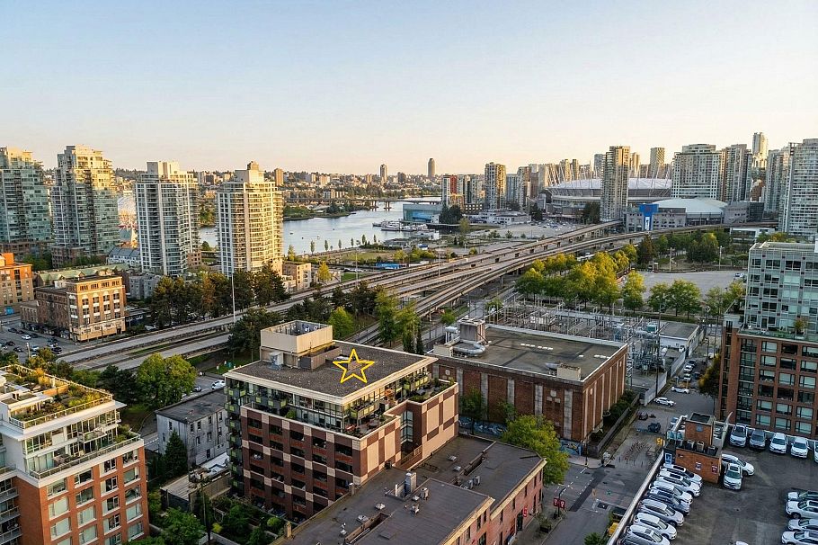 710 718 Main Street Vancouver, BC - 1