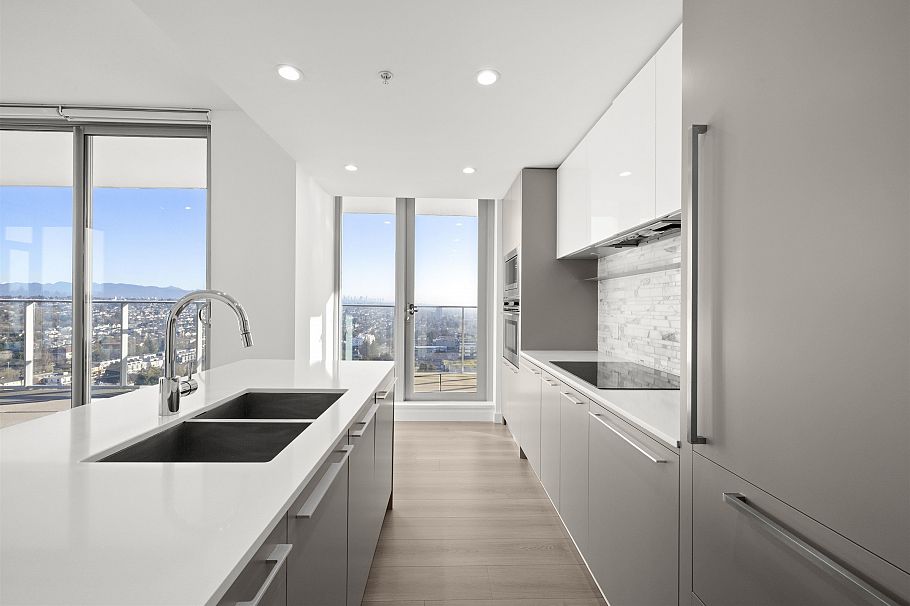 2402 8031 Nunavut Lane Vancouver, BC - 10