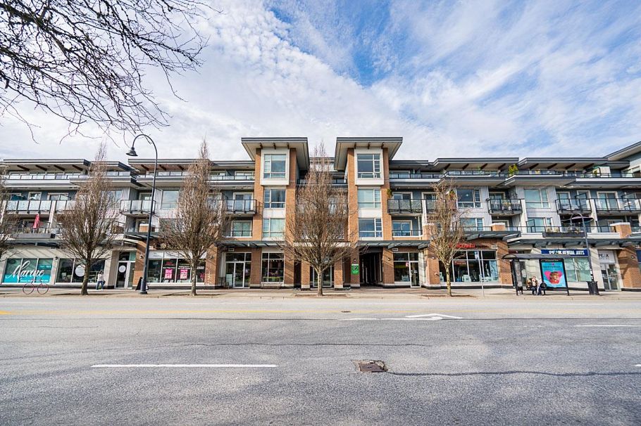 208 1330 Marine Drive North Vancouver, BC - 2