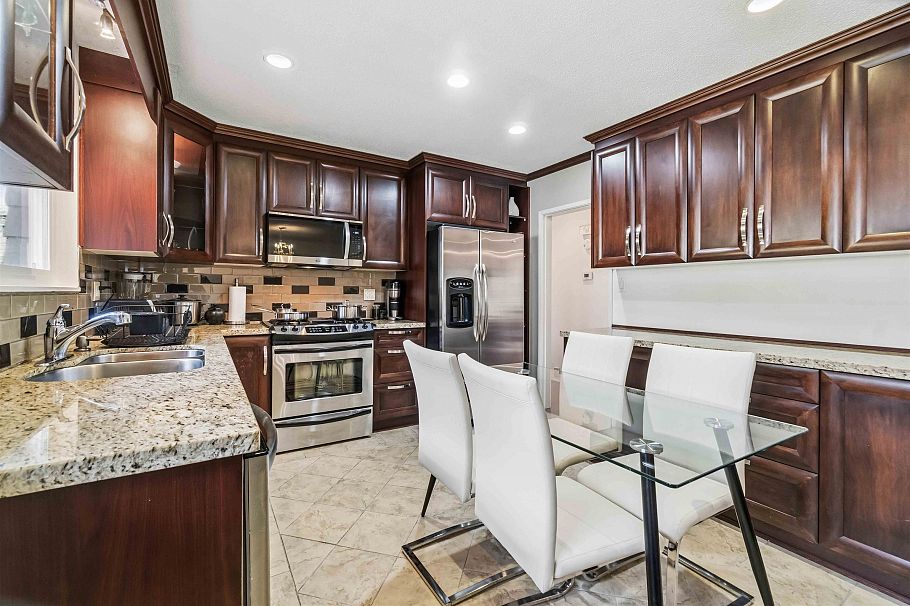 552 W 29th Street North Vancouver, BC - 6