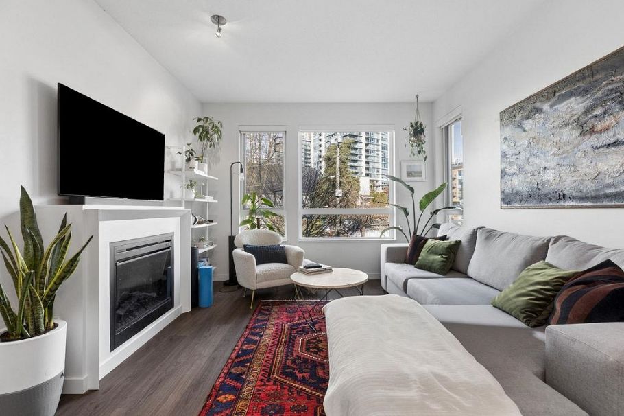 207 217 W 8th Street North Vancouver, BC - 2