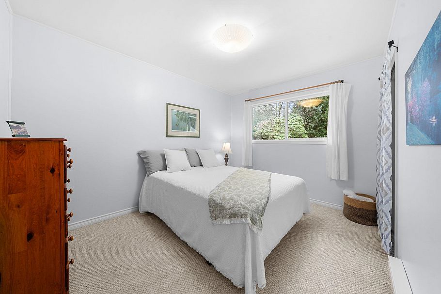 1085 Edgewood Road North Vancouver, BC - 24