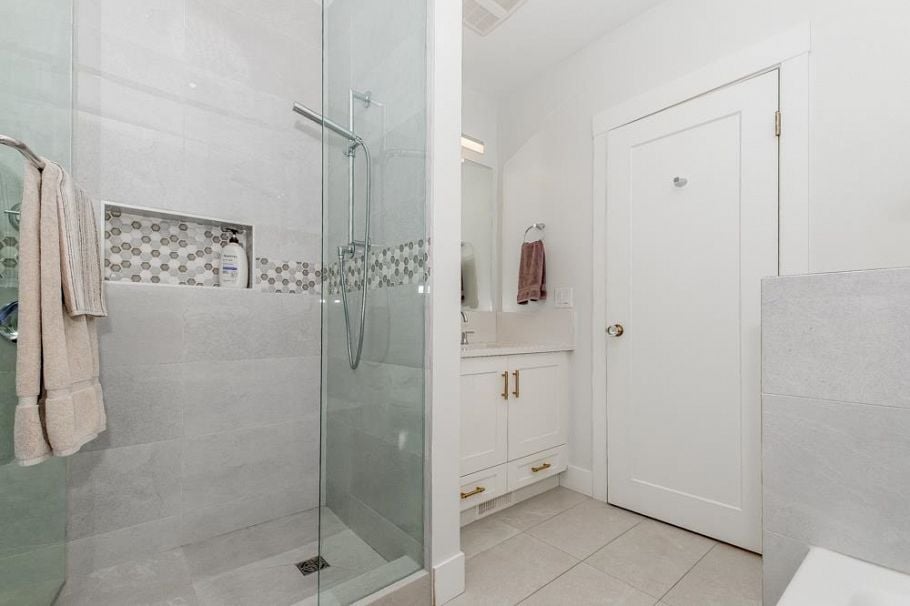 1610 Salsbury Drive Vancouver, BC - 14