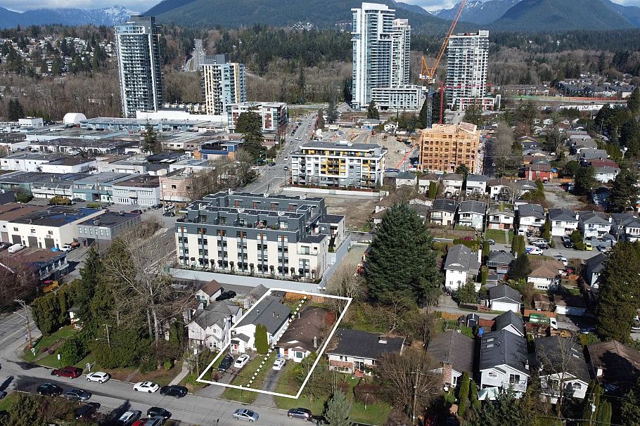 1536 Bond Street North Vancouver, BC - 1