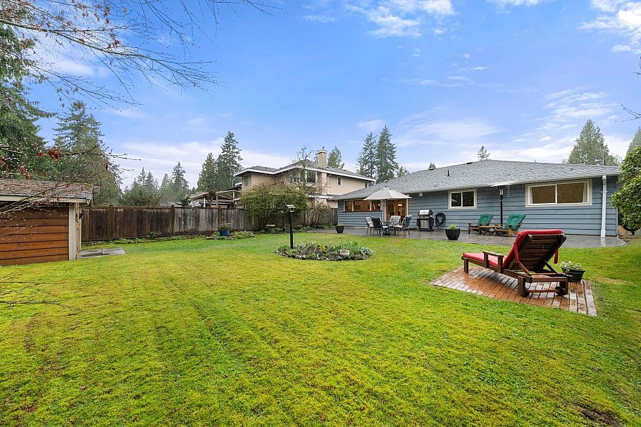 1085 Edgewood Road North Vancouver, BC - 34