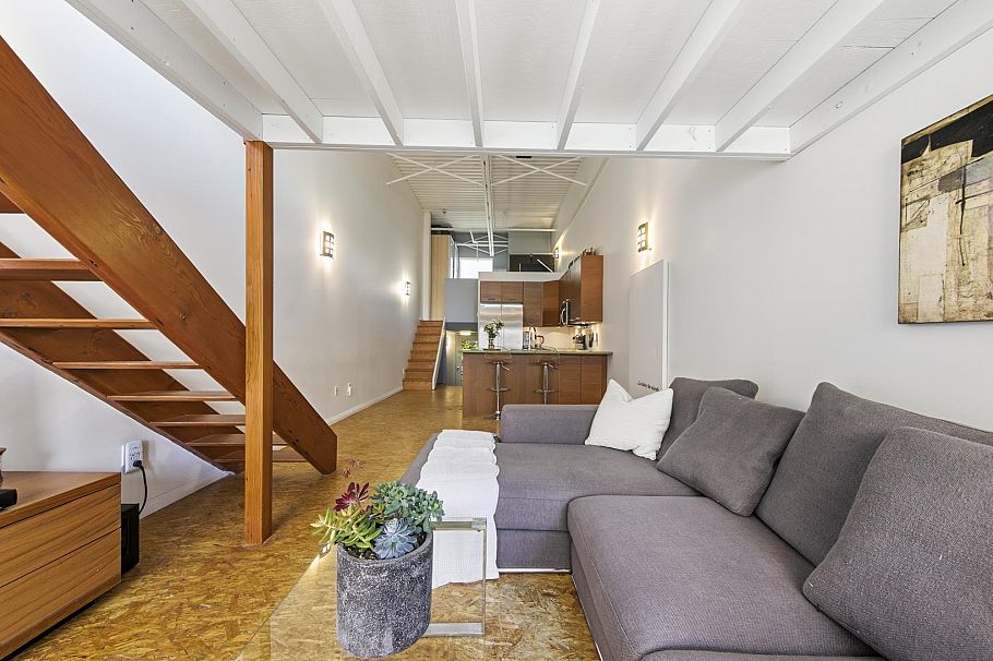 C6 238 E 10th Avenue Vancouver, BC - 11