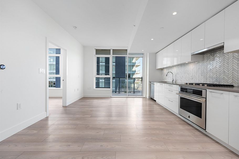 601 8570 Rivergrass Drive Vancouver, BC - 4