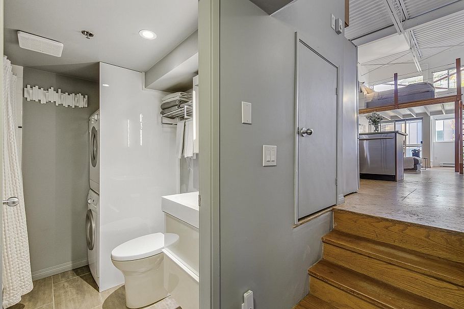 C6 238 E 10th Avenue Vancouver, BC - 29