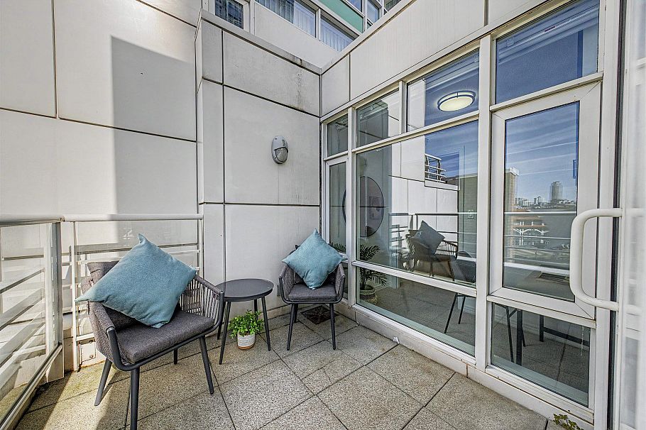 TH A 1199 Marinaside Crescent Vancouver, BC - 32