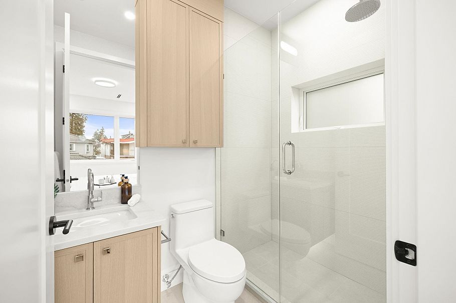 2965 Glen Drive Vancouver, BC - 20