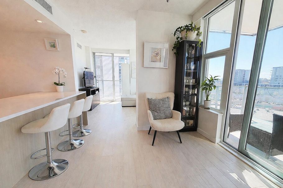 1001 8611 Hazelbridge Way Richmond, BC - 1