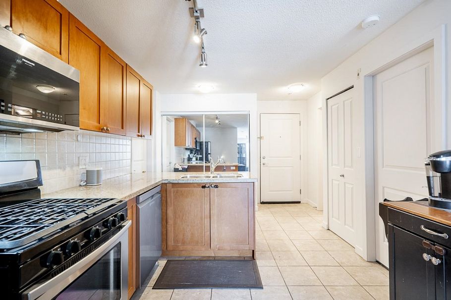 310 2636 E Hastings Street Vancouver, BC - 9