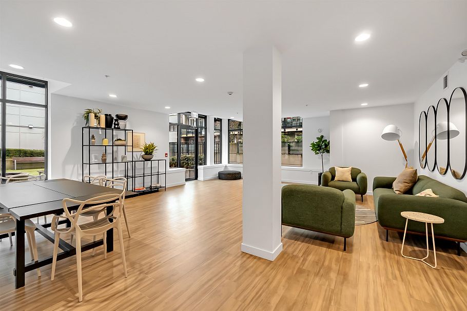 303 715 W 15 Street North Vancouver, BC - 12