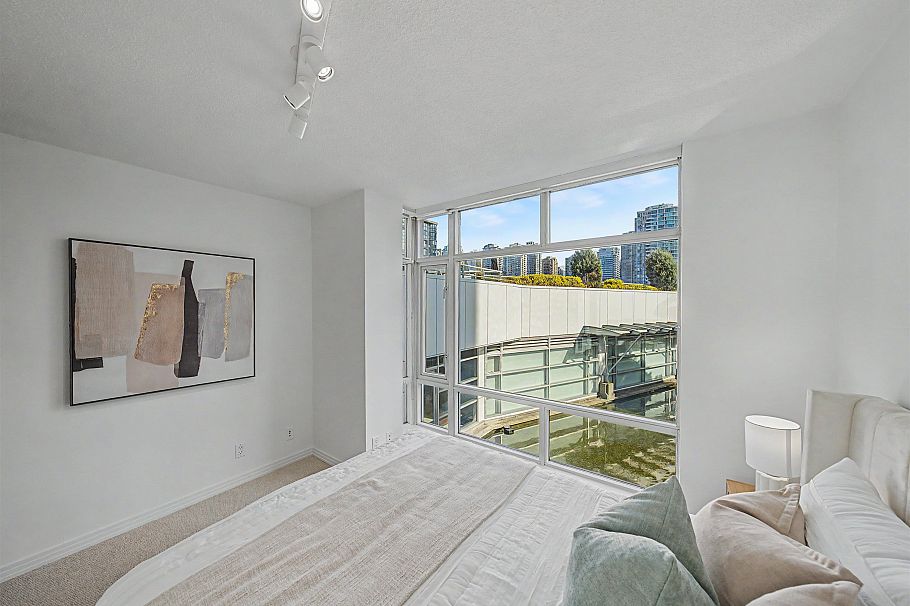 TH A 1199 Marinaside Crescent Vancouver, BC - 28