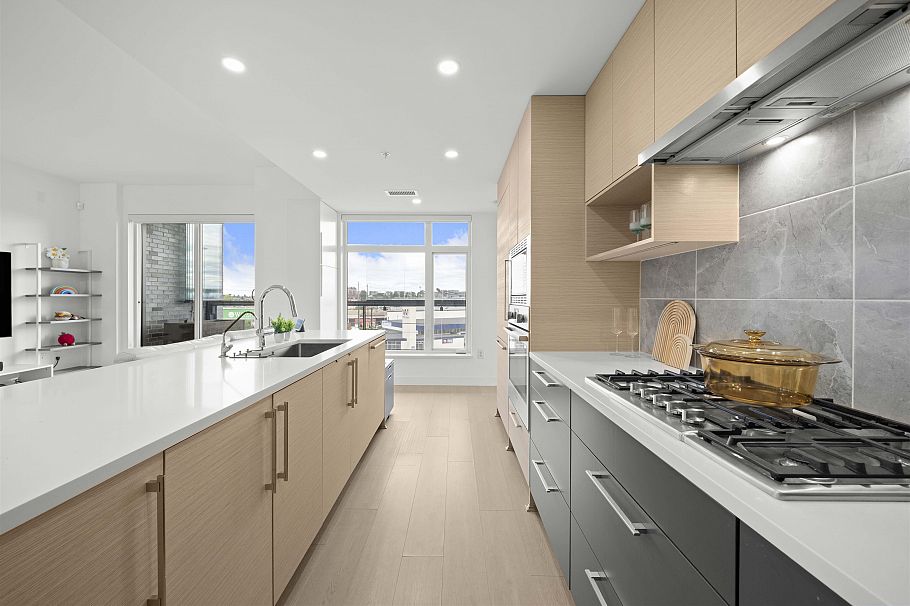 301 8888 Osler Street Vancouver, BC - 8