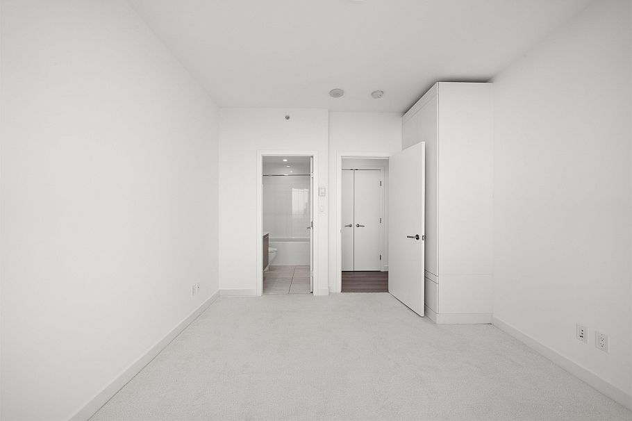 2402 8031 Nunavut Lane Vancouver, BC - 17