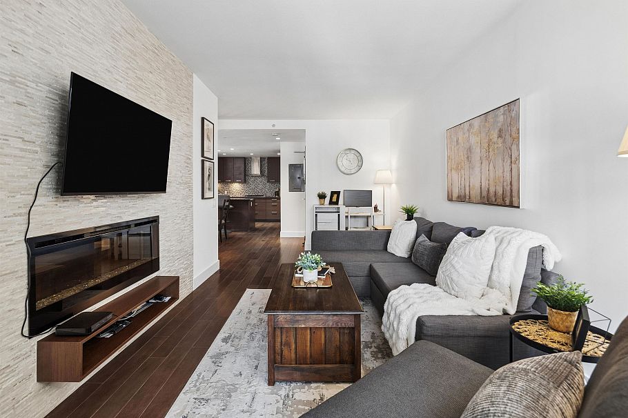 406 210 W 13 Street North Vancouver, BC - 1