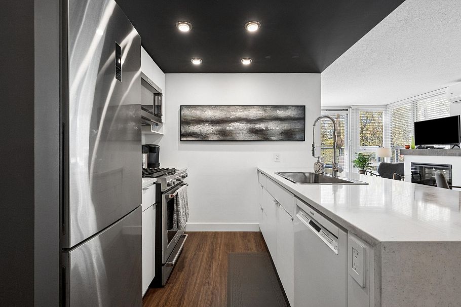 310 939 Expo Boulevard Vancouver, BC - 8