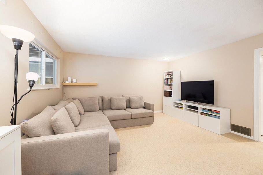 3985 Frames Place North Vancouver, BC - 29