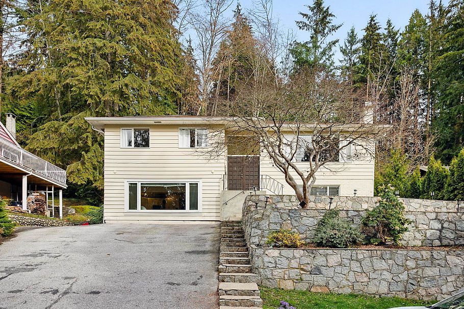 4938 Redonda Drive North Vancouver, BC - 36