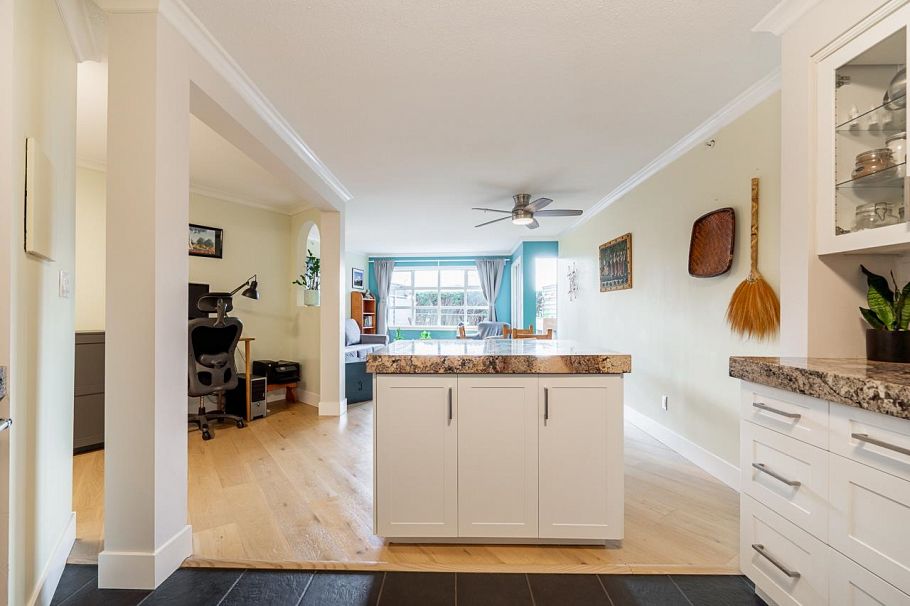 111 1236 W 8th Avenue Vancouver, BC - 9