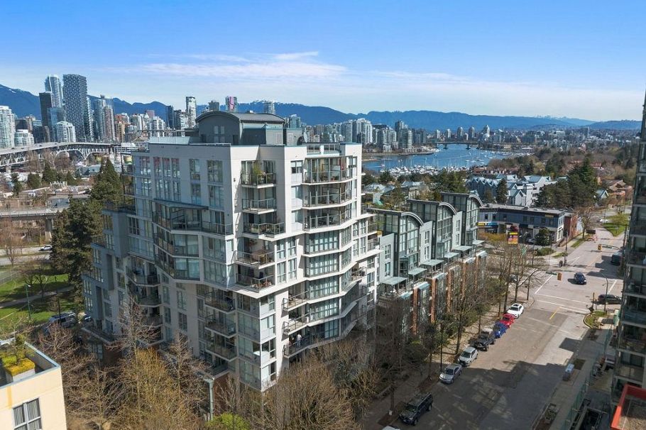 1409 W 6th Avenue Vancouver, BC - 32