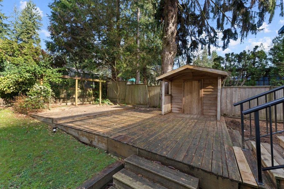 2518 Swinburne Avenue North Vancouver, BC - 32