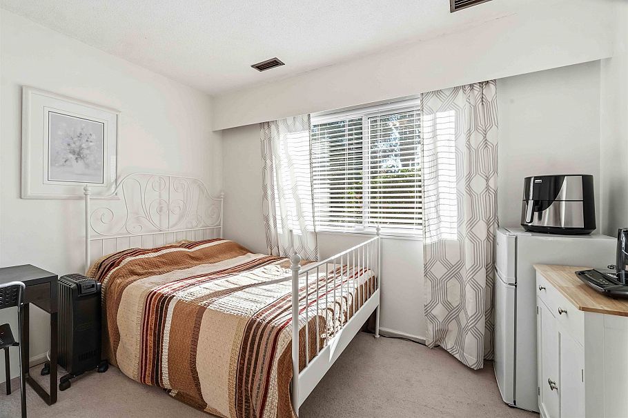 552 W 29th Street North Vancouver, BC - 15