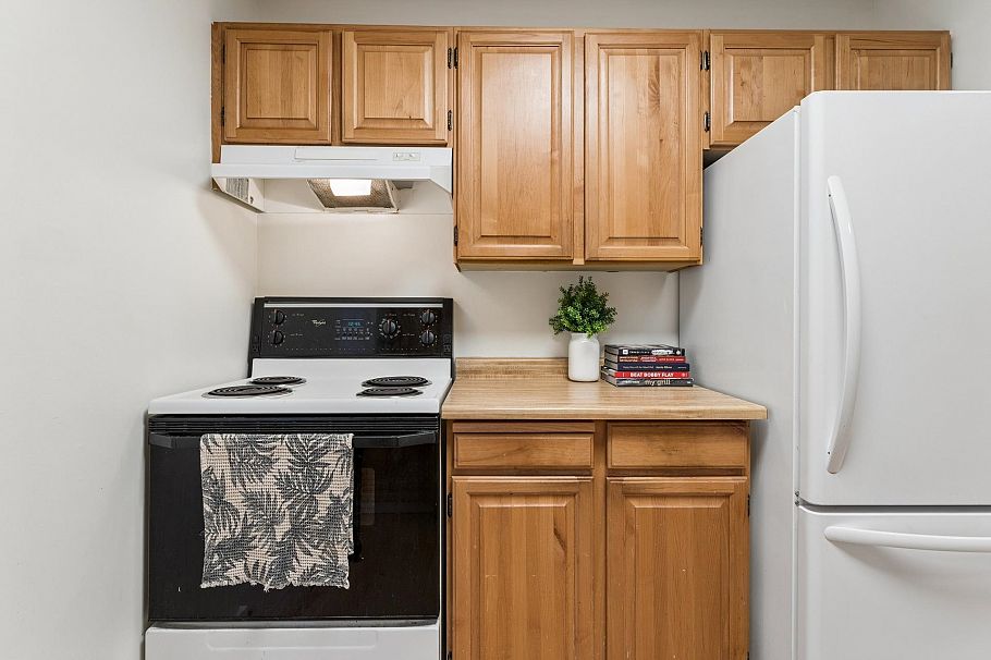 211 1385 Draycott Road North Vancouver, BC - 12