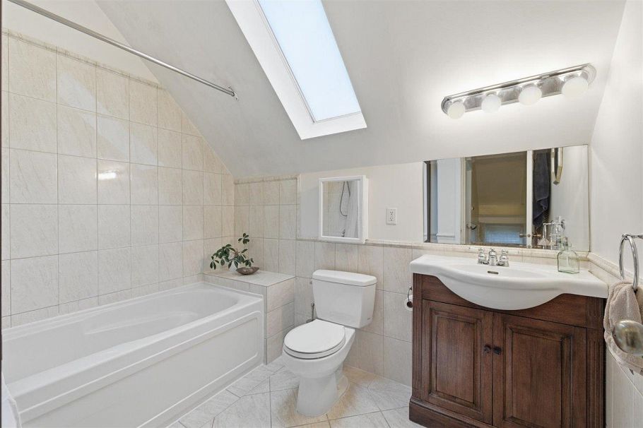 2232 W 14th Avenue Vancouver, BC - 19