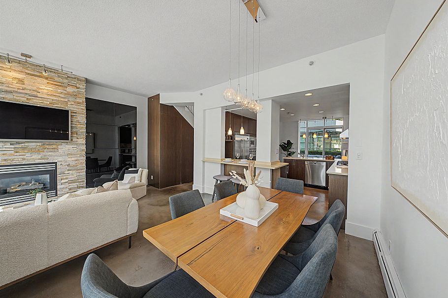 TH A 1199 Marinaside Crescent Vancouver, BC - 12